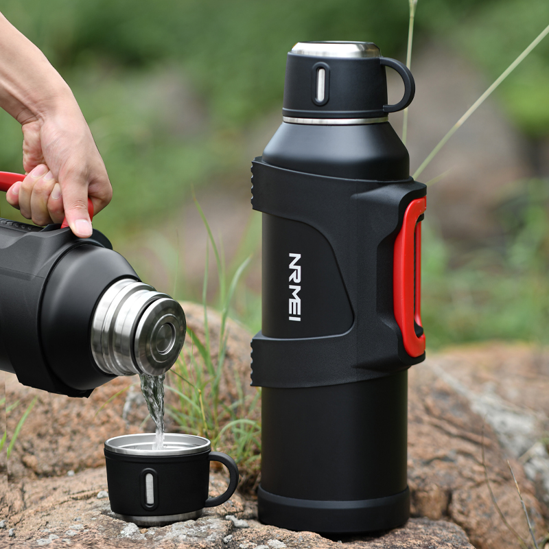 إبريق معزول من الفولاذ المقاوم - مراجعة Outdoor Camping Water Jug وسعره