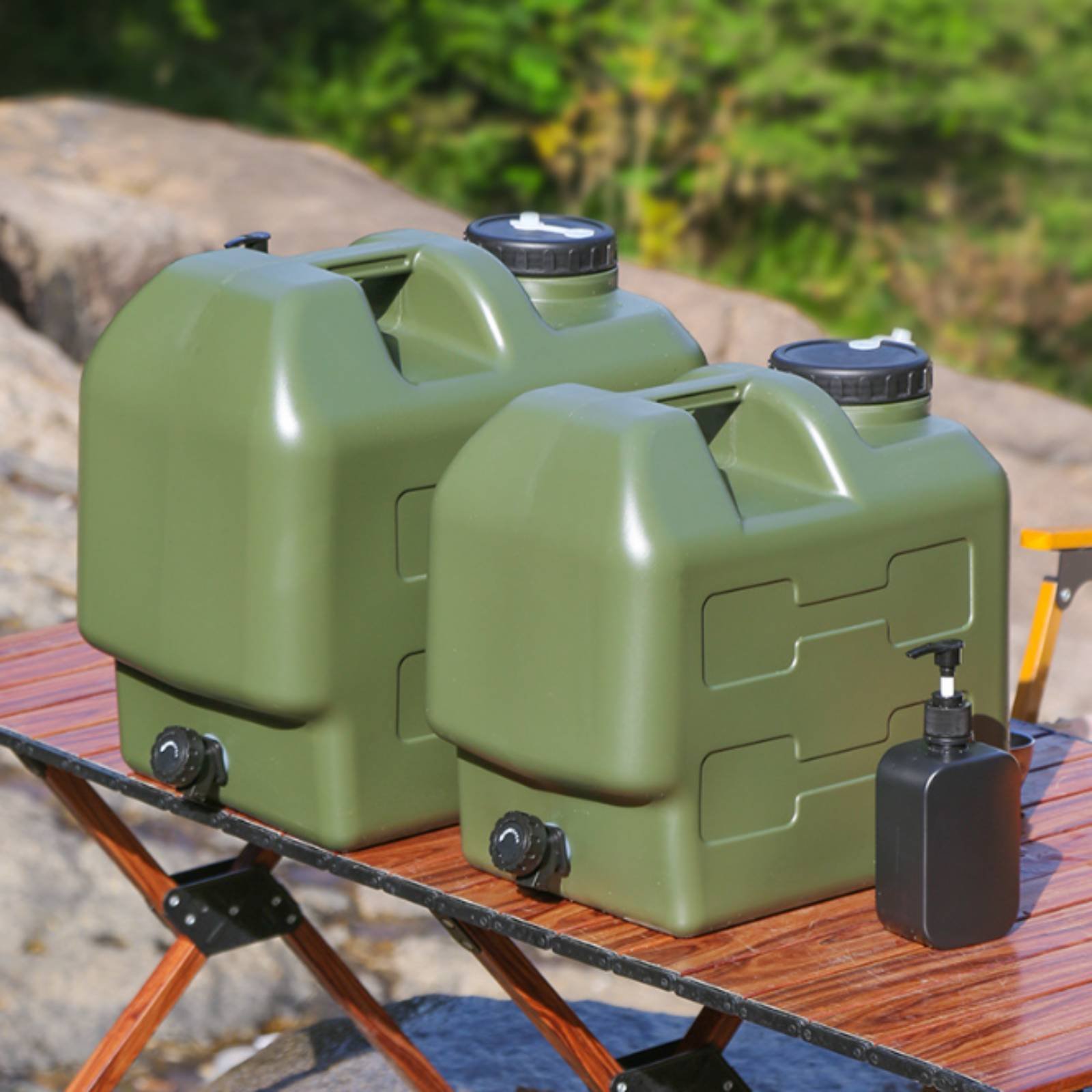 حاوية مياه مع صنبور، مصنوعة من - مراجعة Outdoor Camping Water Jug وسعره
